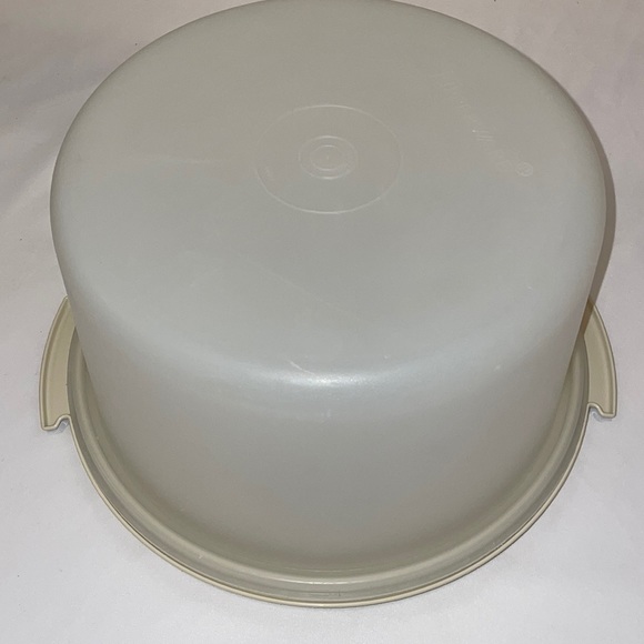 Vintage EUC Tupperware small cake carrier. Like new condition. - Picture 2 of 7